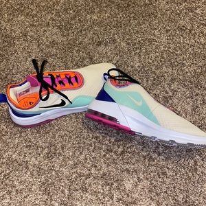 Nike Air Max Motion 2 sneakers/never worn
